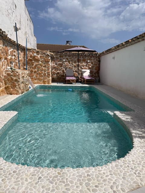 Swimming pool, Swimming pool