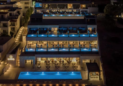 Property building, Restaurant/places to eat, Swimming pool, Swimming pool, Swimming pool