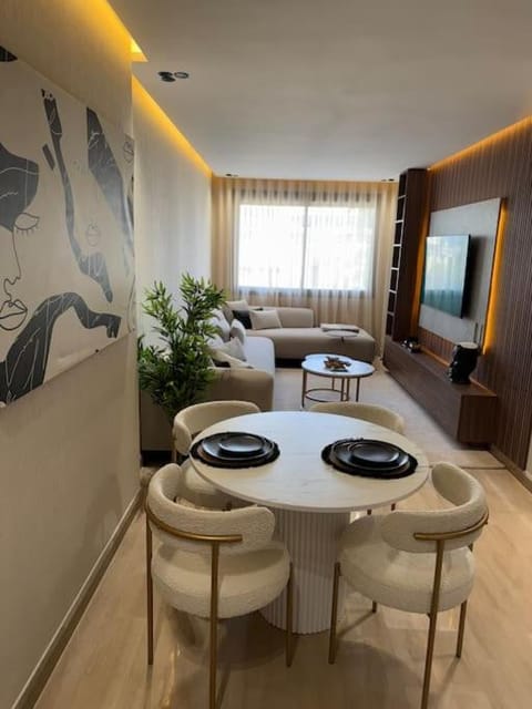 TV and multimedia, Living room, Seating area, Dining area