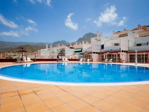 Property building, Pool view