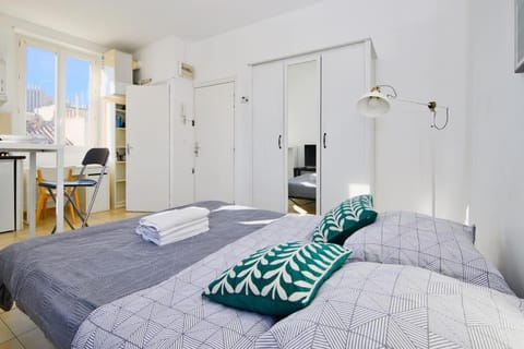 Appartement lumineux au cœur du Vieux-Port Apartment in Marseille