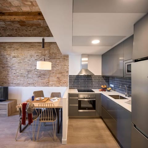Kitchen or kitchenette, Dining area, stove