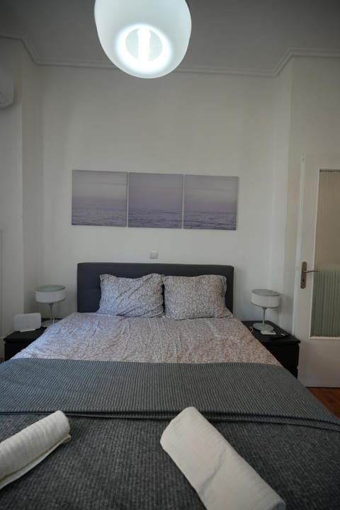 Photo of the whole room, Bedroom, towels