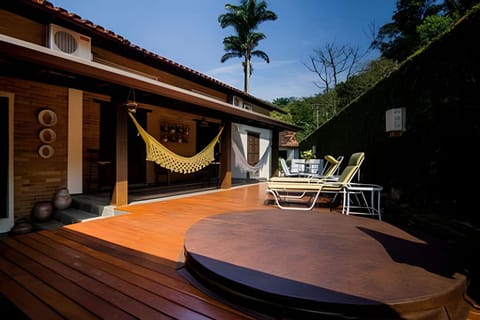 Hot Tub, Area and facilities