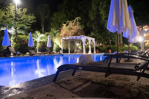 Night, Swimming pool, sunbed