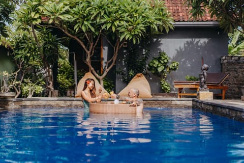 Food and drinks, Guests, Pool view, Breakfast