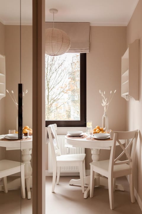 Dining area, Food