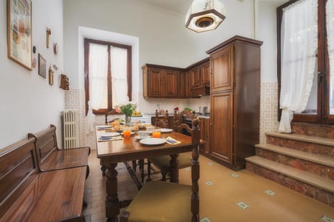 Kitchen or kitchenette, Dining area, stove