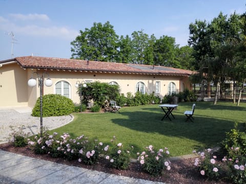 Property building, Patio, Facade/entrance, Spring, Day, Natural landscape, Garden, View (from property/room), View (from property/room), Garden view