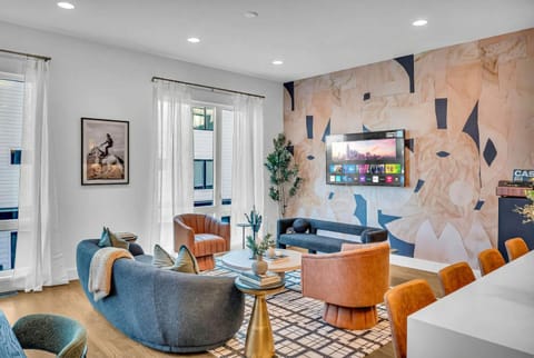 Rooftop Hot Tub City Views Pac-Man Pool Table House in East Nashville