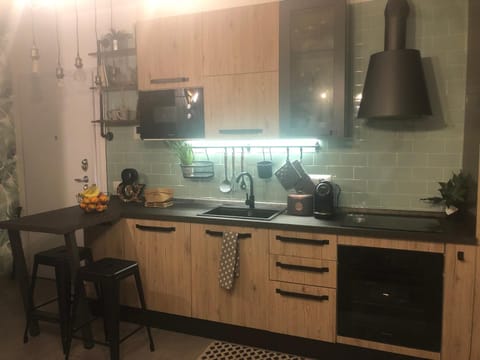 Kitchen or kitchenette, Dining area, stove