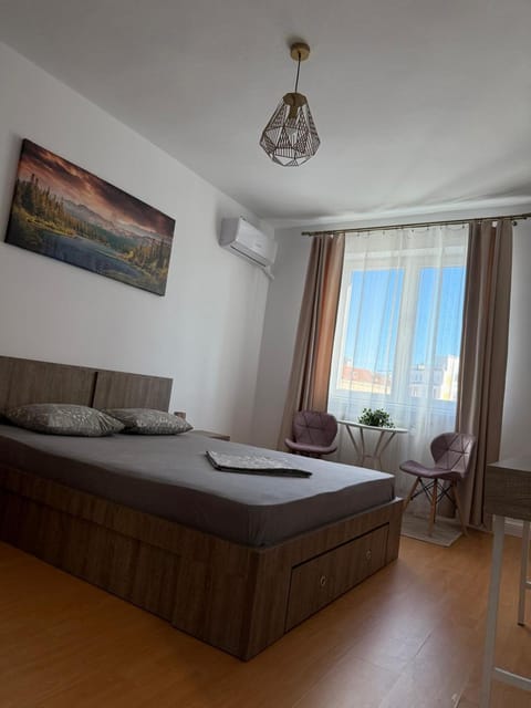 Bed, Photo of the whole room, Bedroom, air conditioner