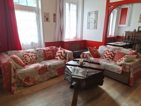 Communal lounge/ TV room