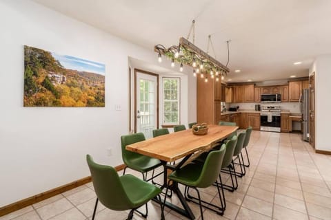 Dining area, pet friendly