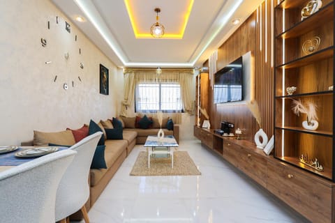 Communal lounge/ TV room, TV and multimedia, Living room, Seating area, Evening entertainment
