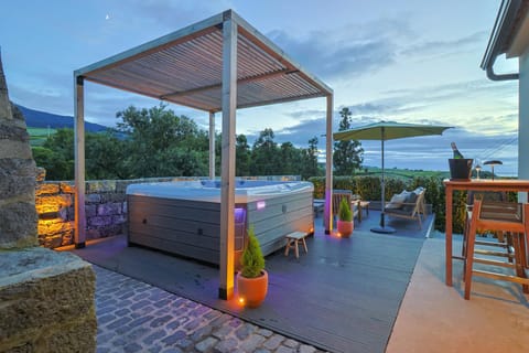 Patio, Natural landscape, Hot Tub, Mountain view