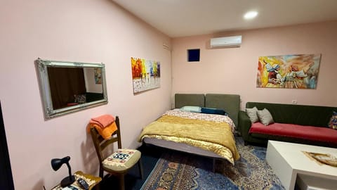 Bedroom, air conditioner