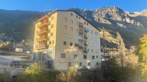 Property building, Day, Natural landscape, Mountain view