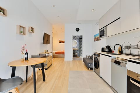 Dining area, kitchen