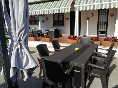 Patio, Day, Banquet/Function facilities, Dining area