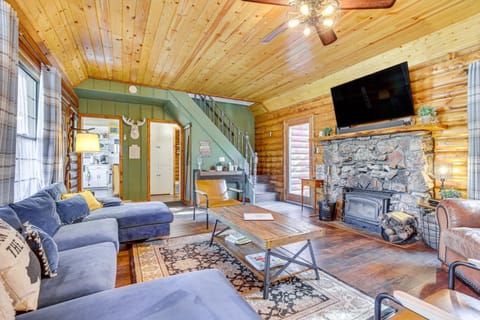 Hot Tub, Grill and Fire Pit Cabin in Big Bear Lake Cabin in Big Bear