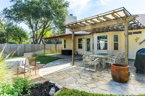 Property building, Patio, Day