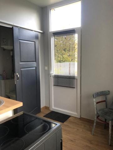 appartement indépendant dans jardin privé Apartment in Rezé