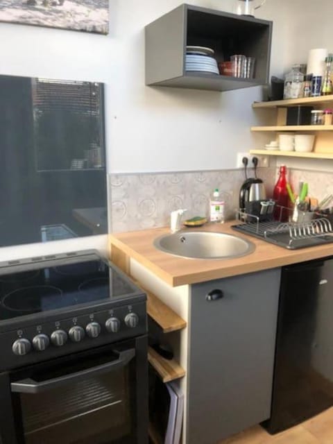 appartement indépendant dans jardin privé Apartment in Rezé