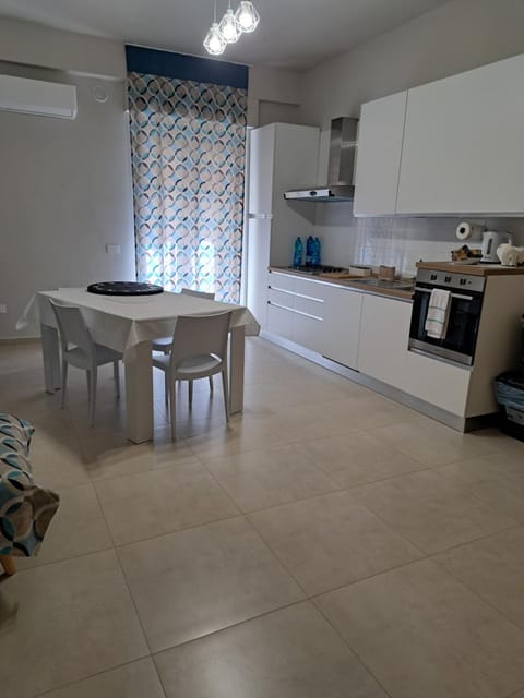 Kitchen or kitchenette, Living room, Seating area, Dining area, oven, stove
