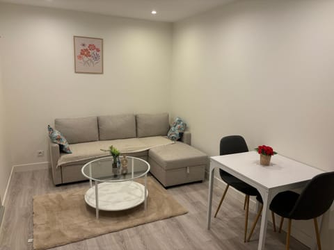 Drancy, spacieux hébergement Apartment in Drancy