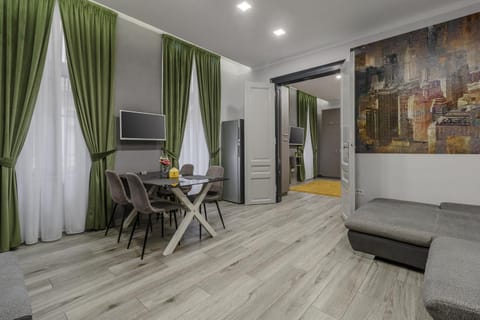 TV and multimedia, Living room, Seating area, Dining area
