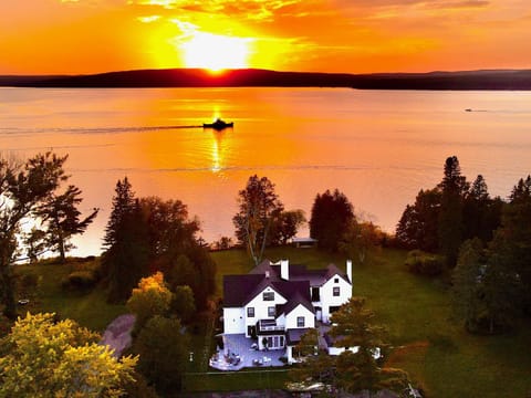 Island Estate House in La Pointe