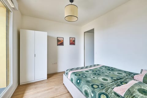 Apartment 10 minutes from Paris well connected-Metro 4 House in Île-de-France