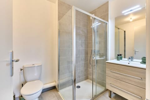 Apartment 10 minutes from Paris well connected-Metro 4 House in Île-de-France