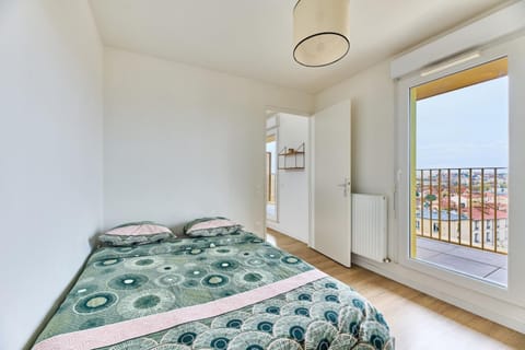 Apartment 10 minutes from Paris well connected-Metro 4 House in Île-de-France