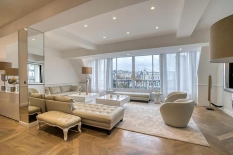 Palais Privé Luxe Vue Tour Eiffel Confort Exclusif Apartment in Paris
