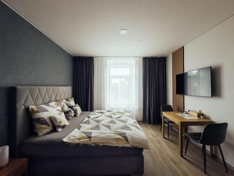 Communal lounge/ TV room, TV and multimedia, Photo of the whole room, Evening entertainment, Bedroom