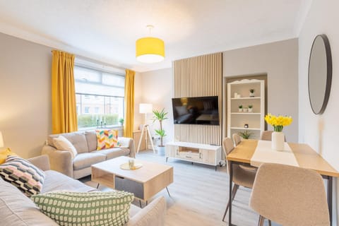 Stylish Two Bedroom Apartment with Private Parking Apartment in Perth