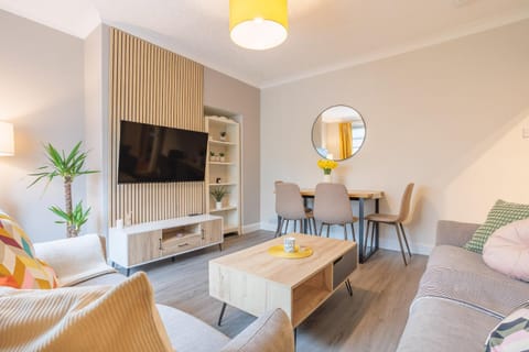 Stylish Two Bedroom Apartment with Private Parking Apartment in Perth