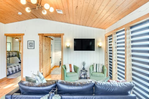 Mtn-View Haven with Hot Tub 9 Mi to Dtwn Bailey House in Bailey