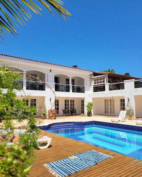 Property building, Day, Pool view, Swimming pool, Swimming pool, sunbed