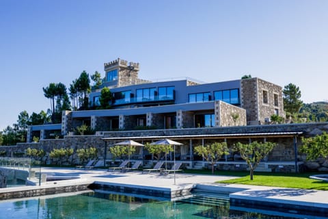 Property building, Natural landscape, Garden, Balcony/Terrace, Swimming pool