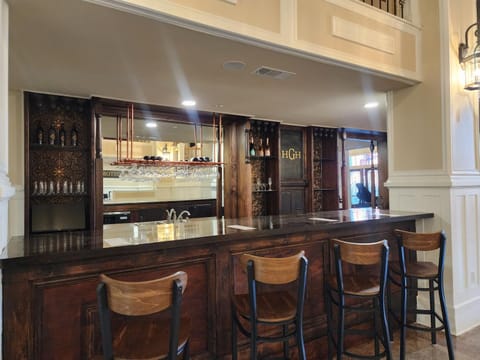 Lounge or bar, Food and drinks, Drinks