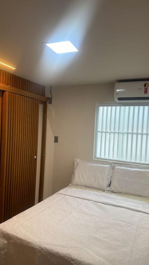 Bed, Bedroom, air conditioner