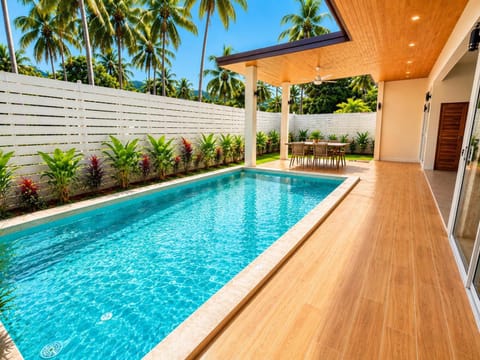 Property building, Dining area, Swimming pool, Swimming pool