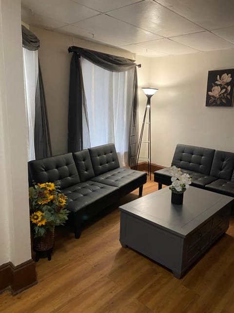 Casa localizada muy cerca del estadio, 8 minutos del centro y muchos lugares mas, No se permiten fiestas , o fumar Apartment in Milwaukee