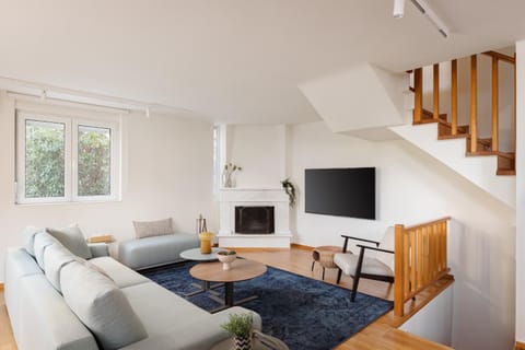 TV and multimedia, Living room, Seating area