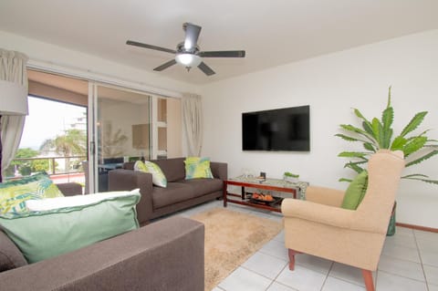 Communal lounge/ TV room, TV and multimedia, Living room, Seating area, Evening entertainment