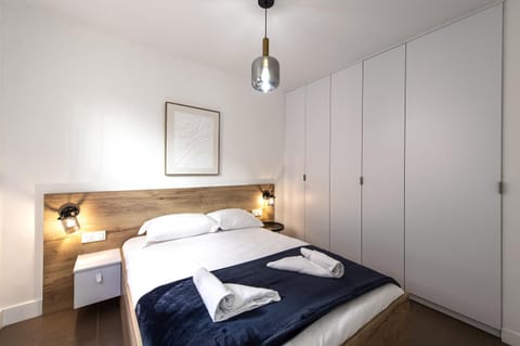 Bed, Photo of the whole room, Bedroom, towels, wardrobe