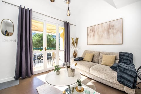 Patio, Living room, Seating area, Dining area